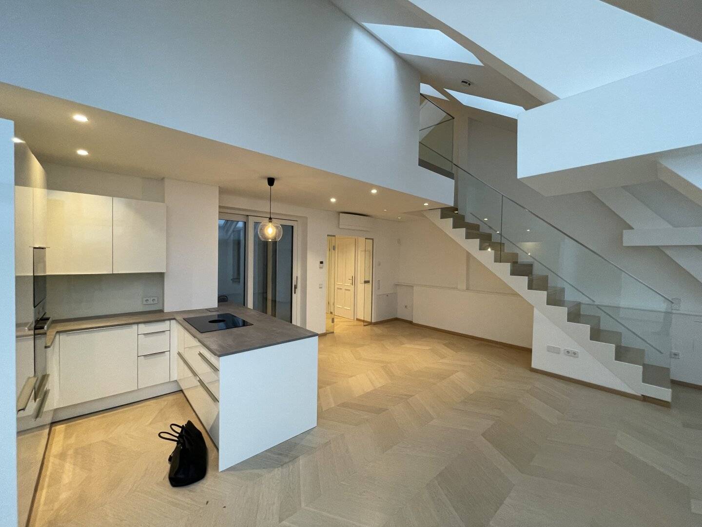 154 m² Luxurious Attic Apartment Terrace Air Conditioning Extra Studio Office 2 Entrances