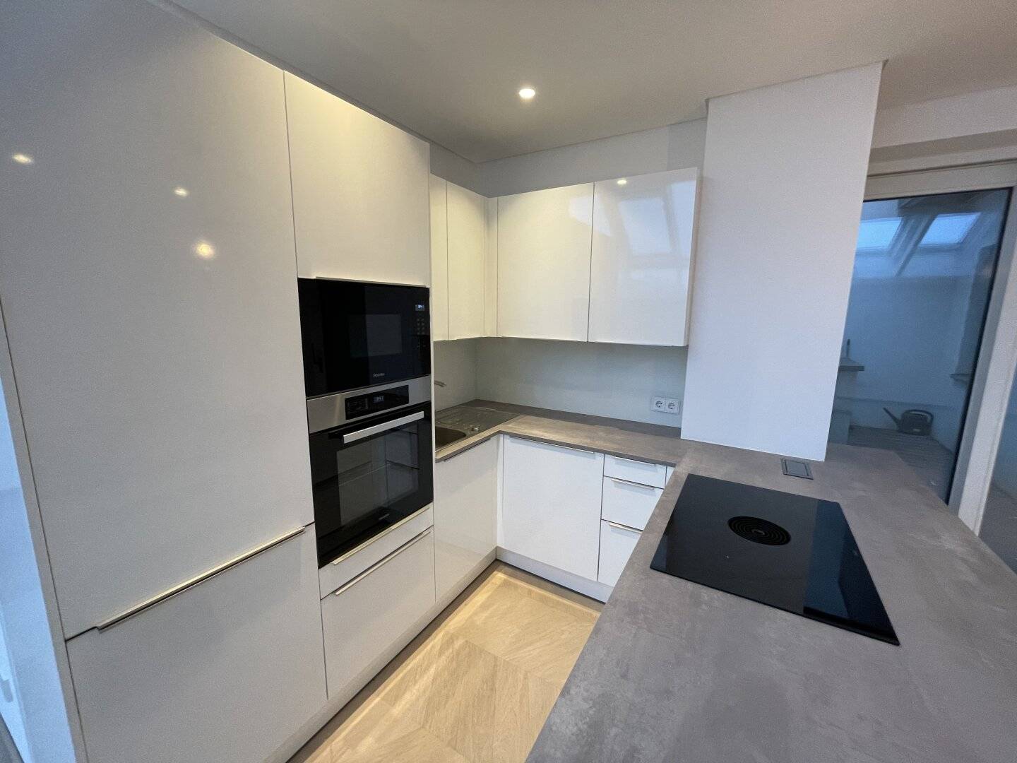 154 m² Luxurious Attic Apartment Terrace Air Conditioning Extra Studio Office 2 Entrances