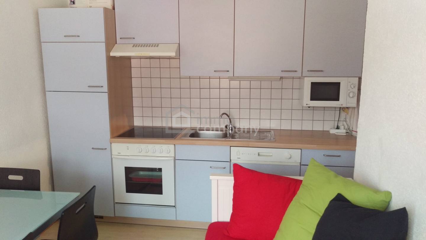 Well maintained apartment in center with parking