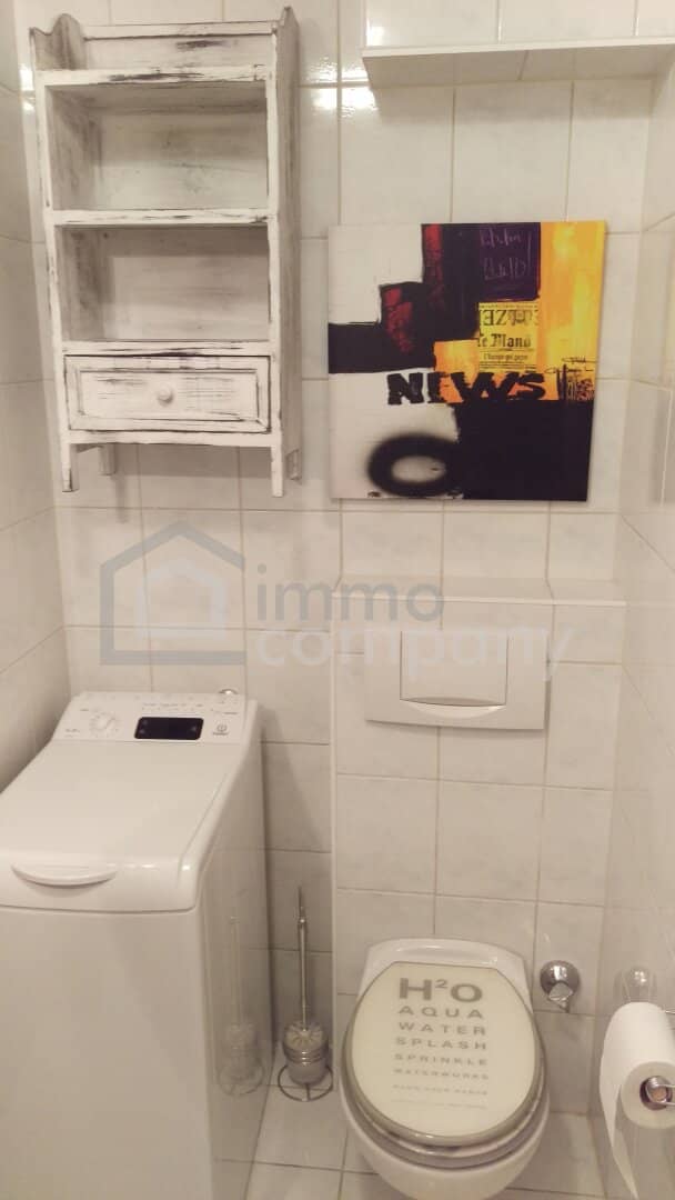 Well maintained apartment in center with parking