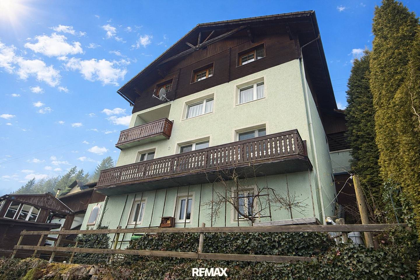 Mehrfamilienhaus in Mürzzuschlag Zentrum – 230 m², 3 Balkone