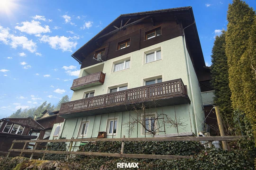Mehrfamilienhaus in Mürzzuschlag Zentrum – 230 m², 3 Balkone