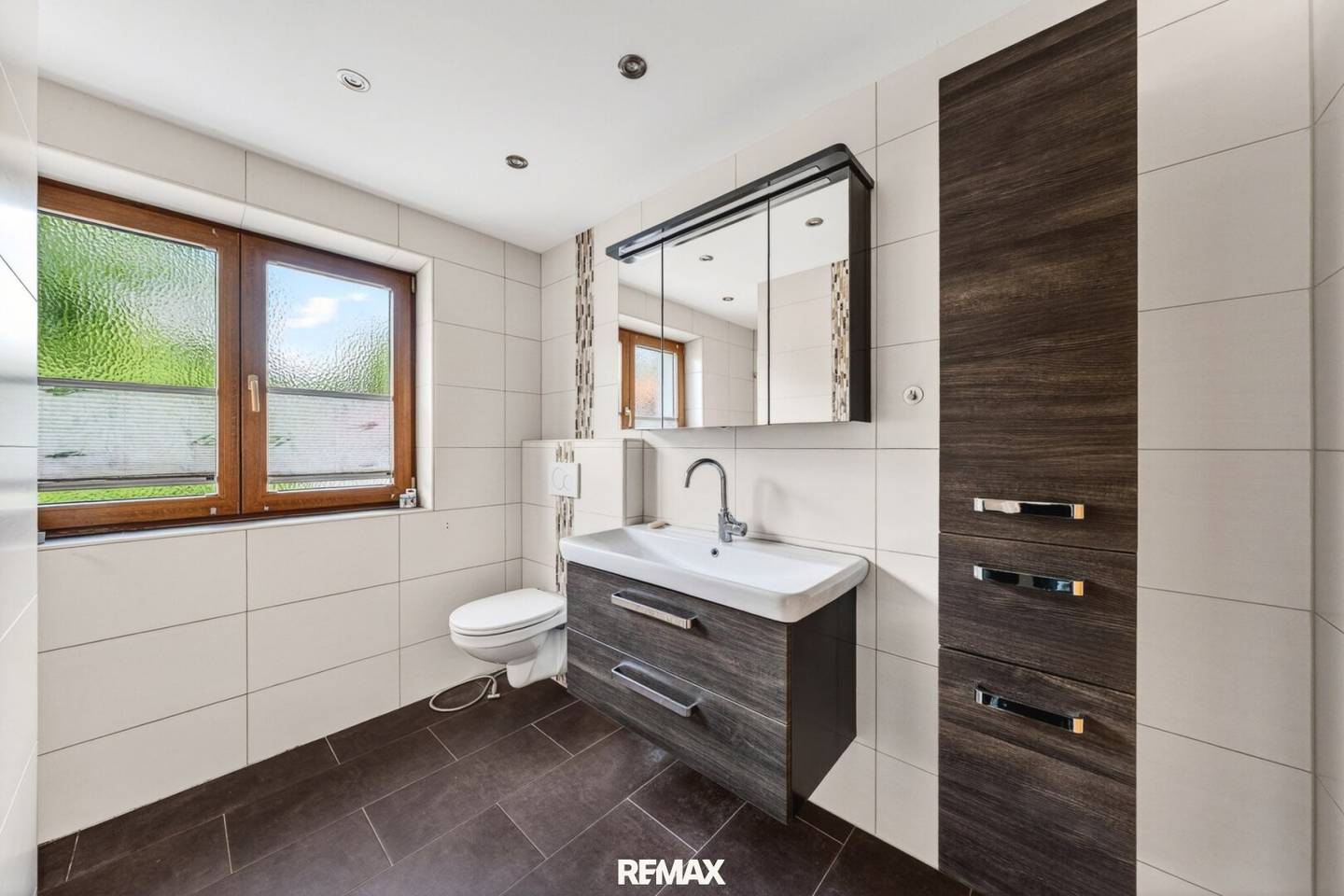 Apartment in Kramsach with central location balcony and two parking spaces