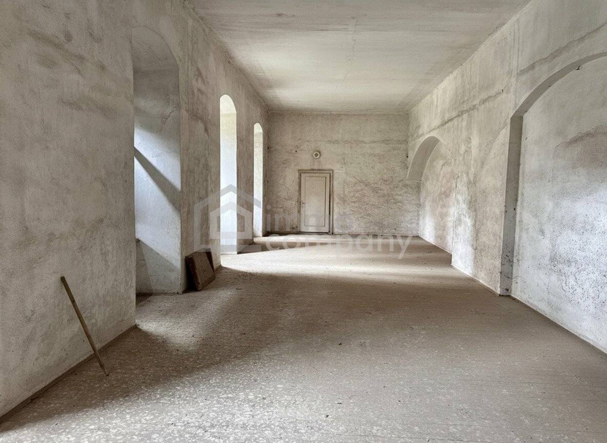 Historisches Anwesen mit weitläufigem Grundstück!