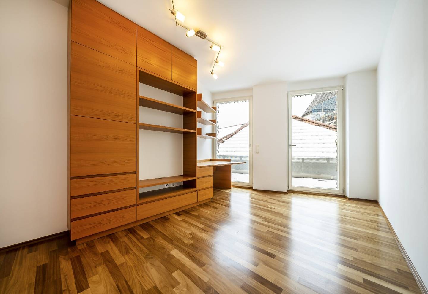 Apartment in a quiet location with its own garden and pool