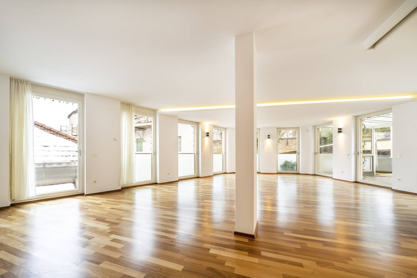 Apartment in a quiet location with its own garden and pool