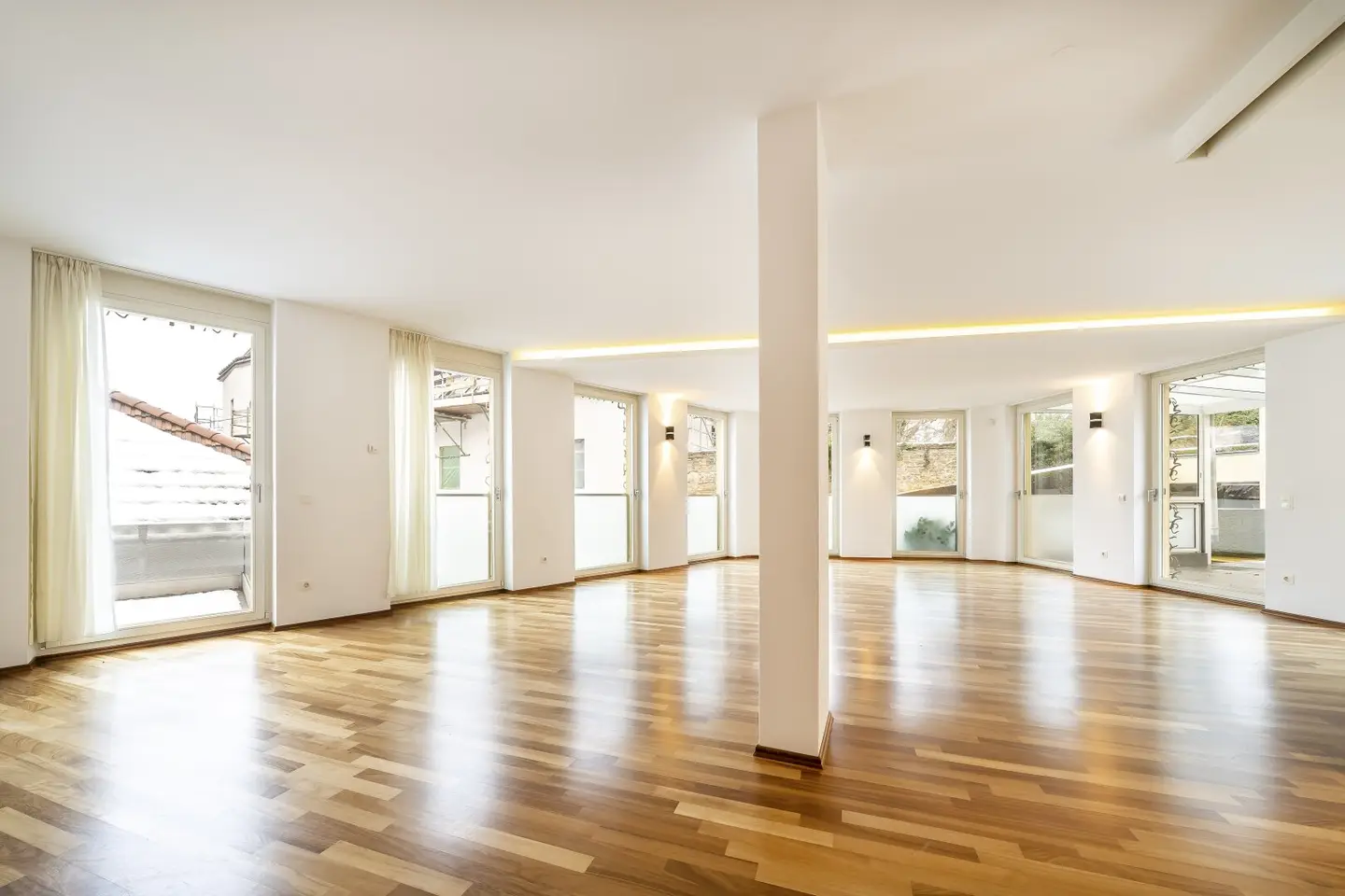 Wohnung ruhiger Lage mit eigenem Garten und Pool