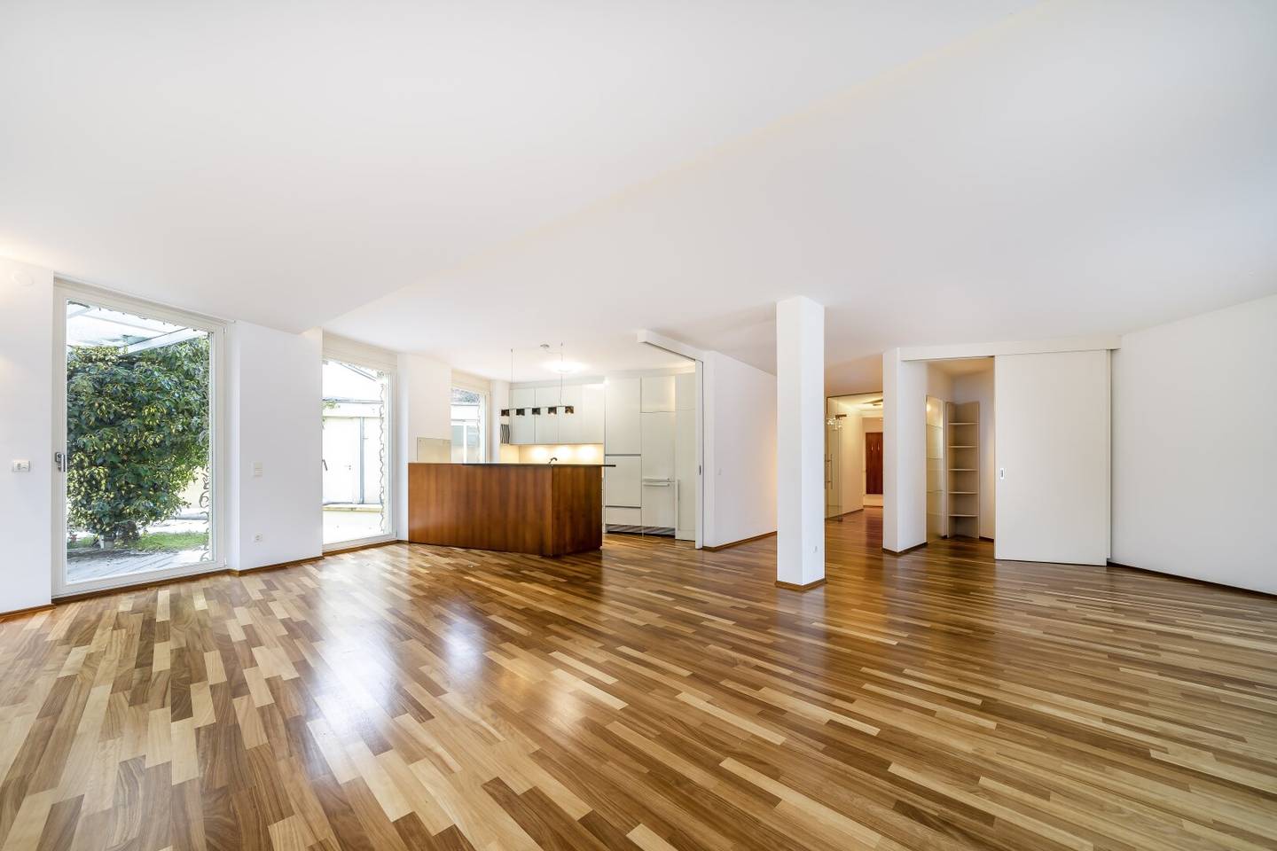 Apartment in a quiet location with its own garden and pool