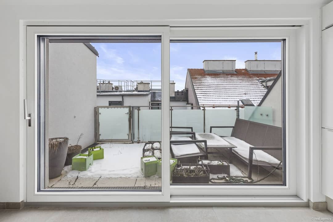 Penthouse apartment with terrace in Vienna 1120 near Hietzinger Bad