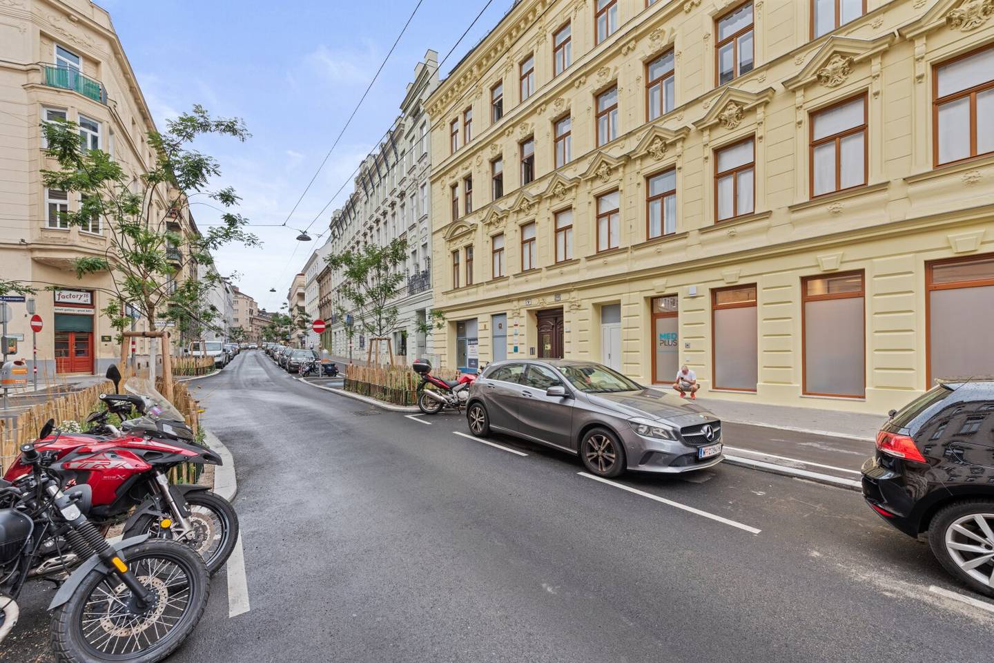 Ideale Möglichkeit zur Kurzzeitvermietung - Geschäftslokal mit Balkon in den ruhigen Innenhof