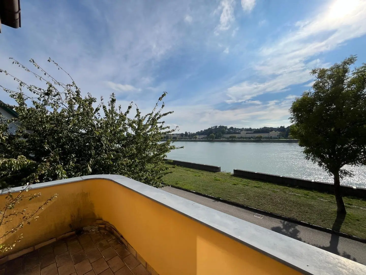 Bargain Price! Idyllic house with 2 residential units in a deep sleep in unique location on the Danube Persenbeug center