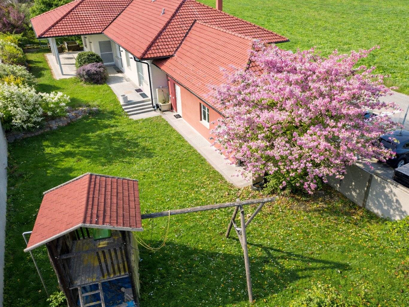Bungalow in Ansfelden mit Kachelofen, großer Terrasse & Doppelgarage