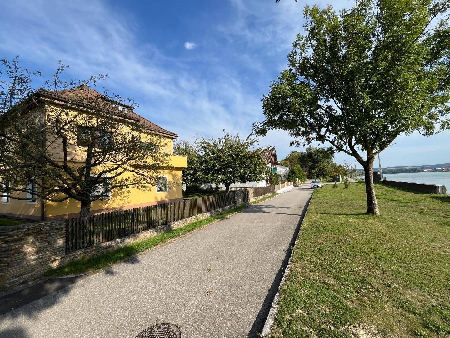 Hammer price! Idyllic house with 2 living units in Sleeping Beauty's slumber in a unique location on the Danube Persenbeug Zentrum