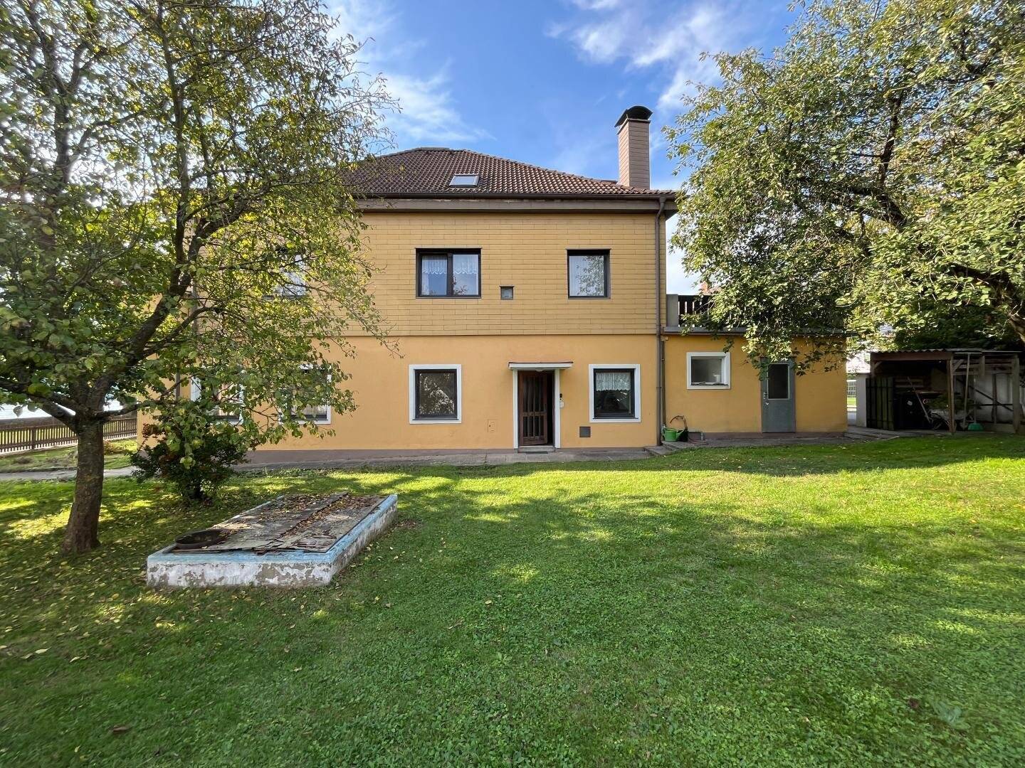 Hammer price! Idyllic house with 2 living units in Sleeping Beauty's slumber in a unique location on the Danube Persenbeug Zentrum
