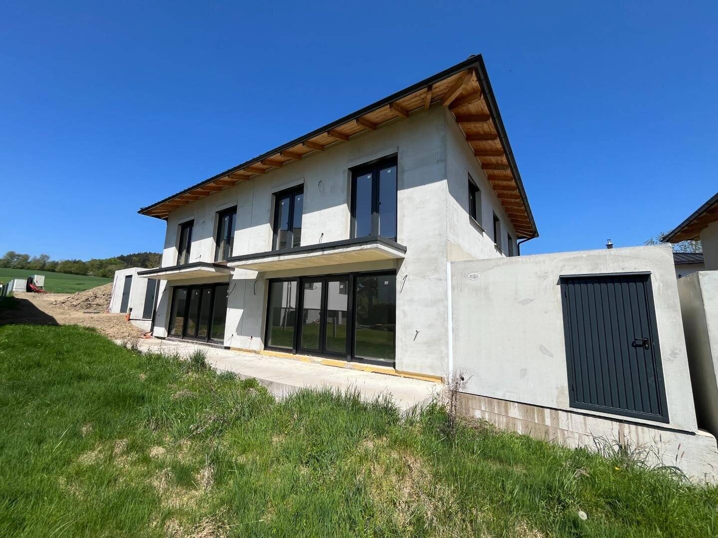 Belagsfertiges Reihenhaus in Bruckmühl mit Garten & Garage, 120 m²