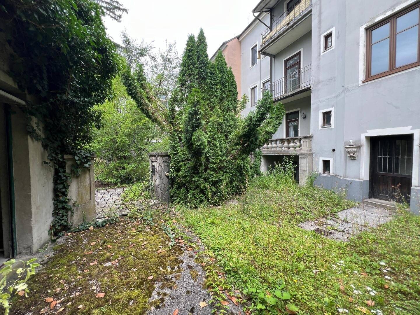 Heritage-Protected Townhouse Villa with Courtyard and Development Potential