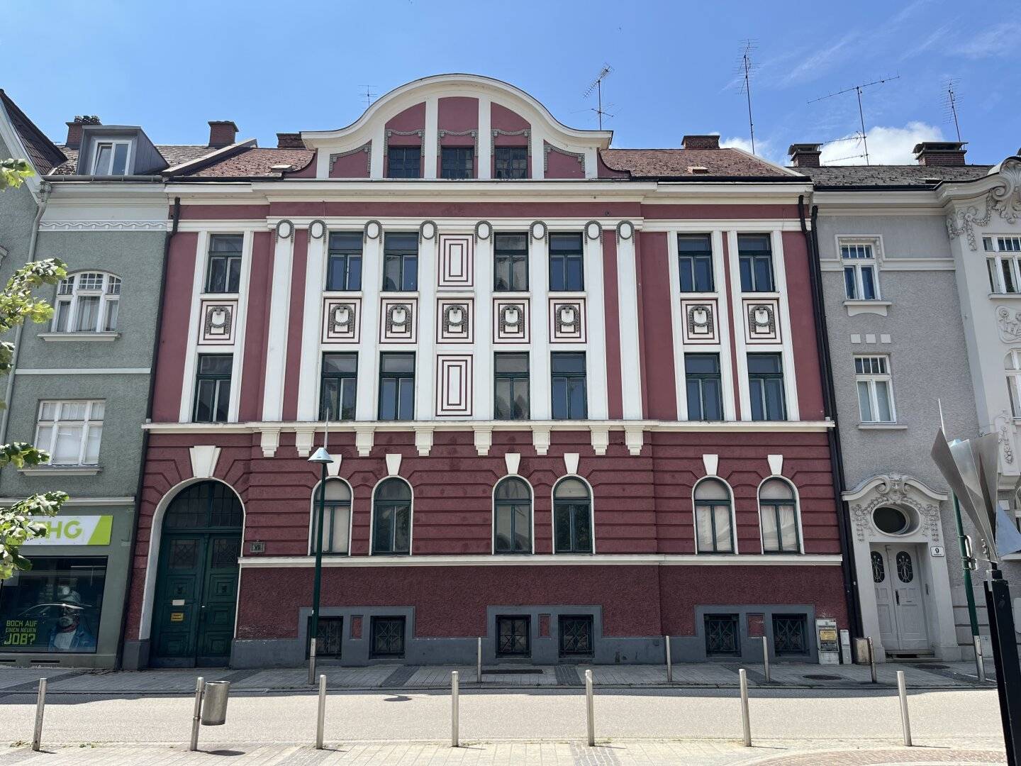 Heritage-Protected Townhouse Villa with Courtyard and Development Potential
