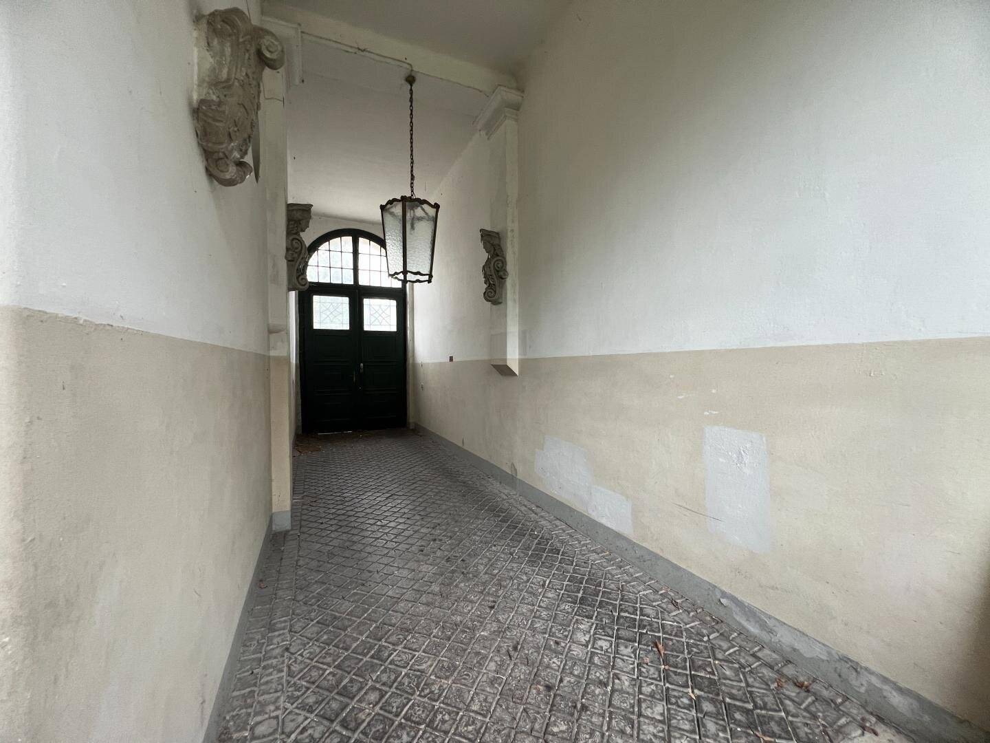 Heritage-Protected Townhouse Villa with Courtyard and Development Potential