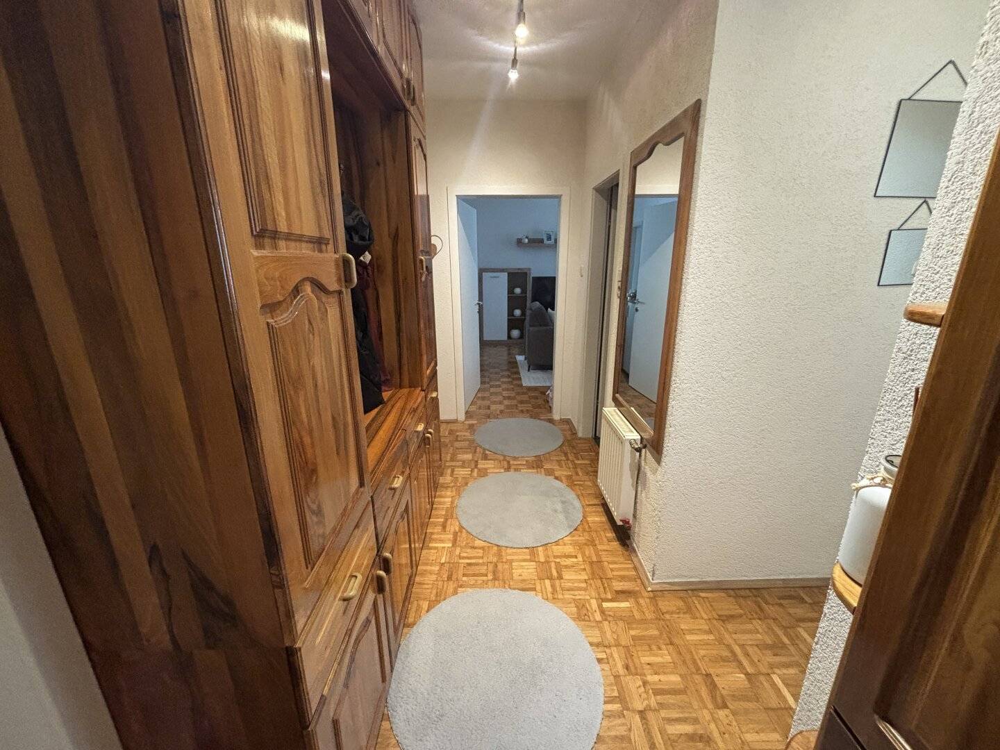 Wohnung mit zwei verglasten Loggien in zentraler Lage