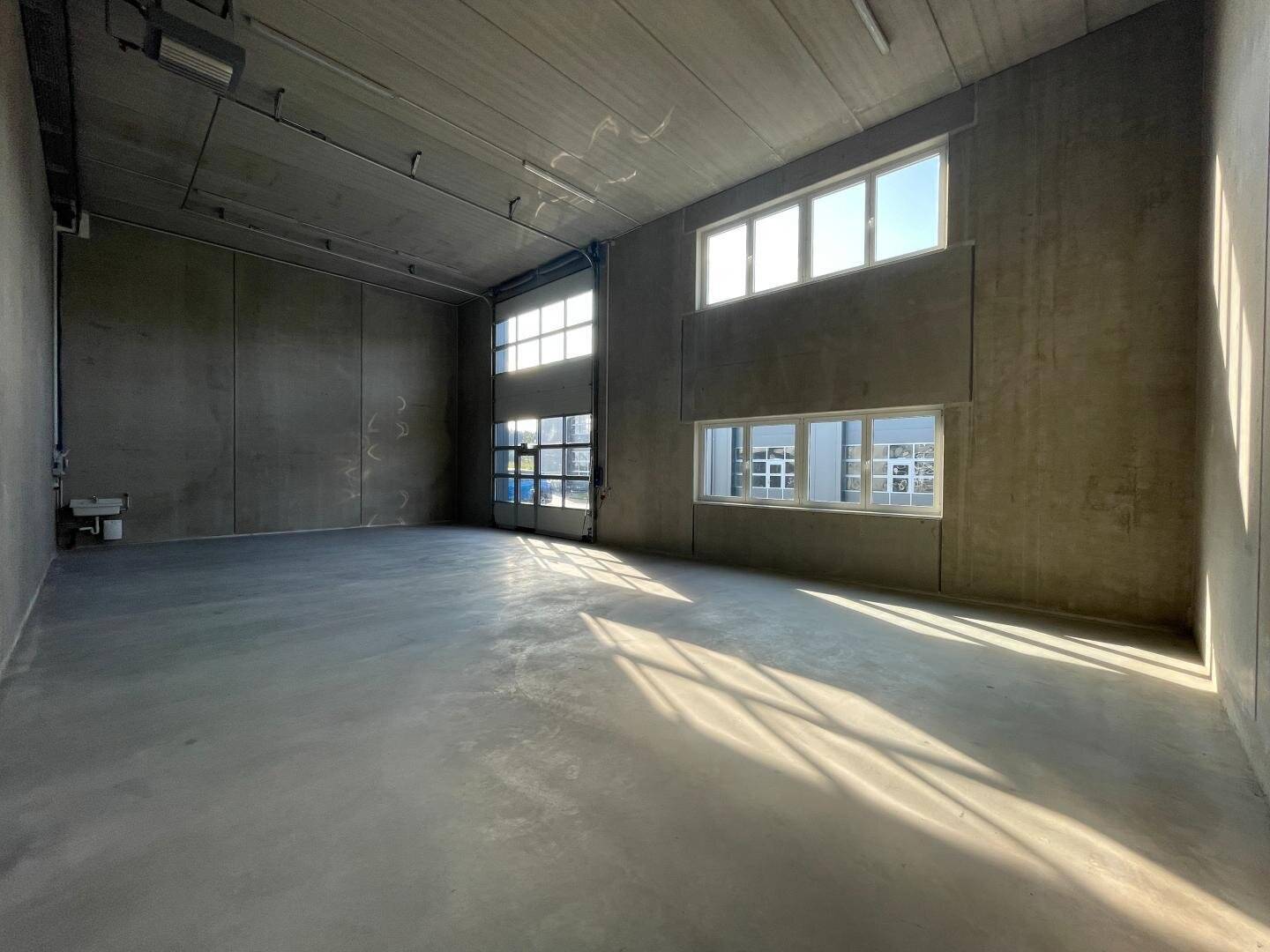 Lagerhalle in Regau, 122 m², sofort beziehbar, Top Lage nahe A1