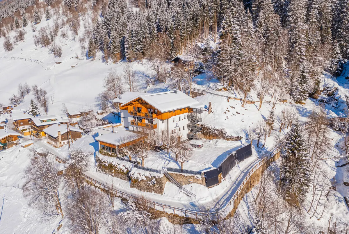 Gastein Valley holiday apartment with restaurant and apartments