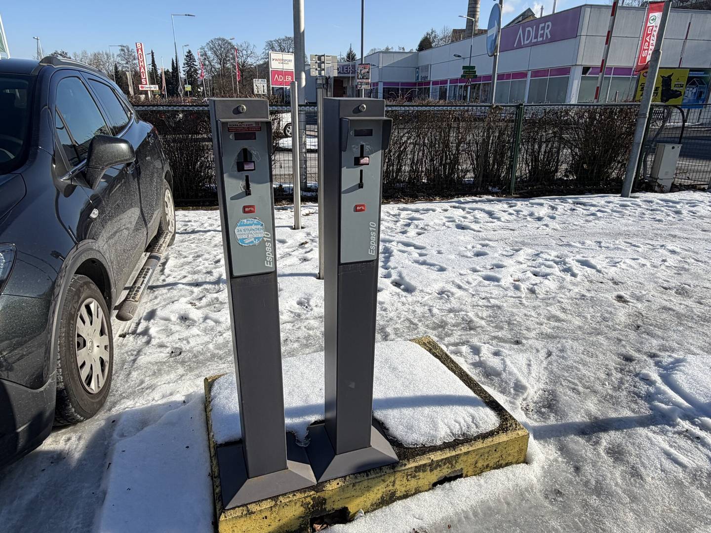 Parkplatz mit Wallbox-Lademöglichkeit für E-Autos in zentraler Lage