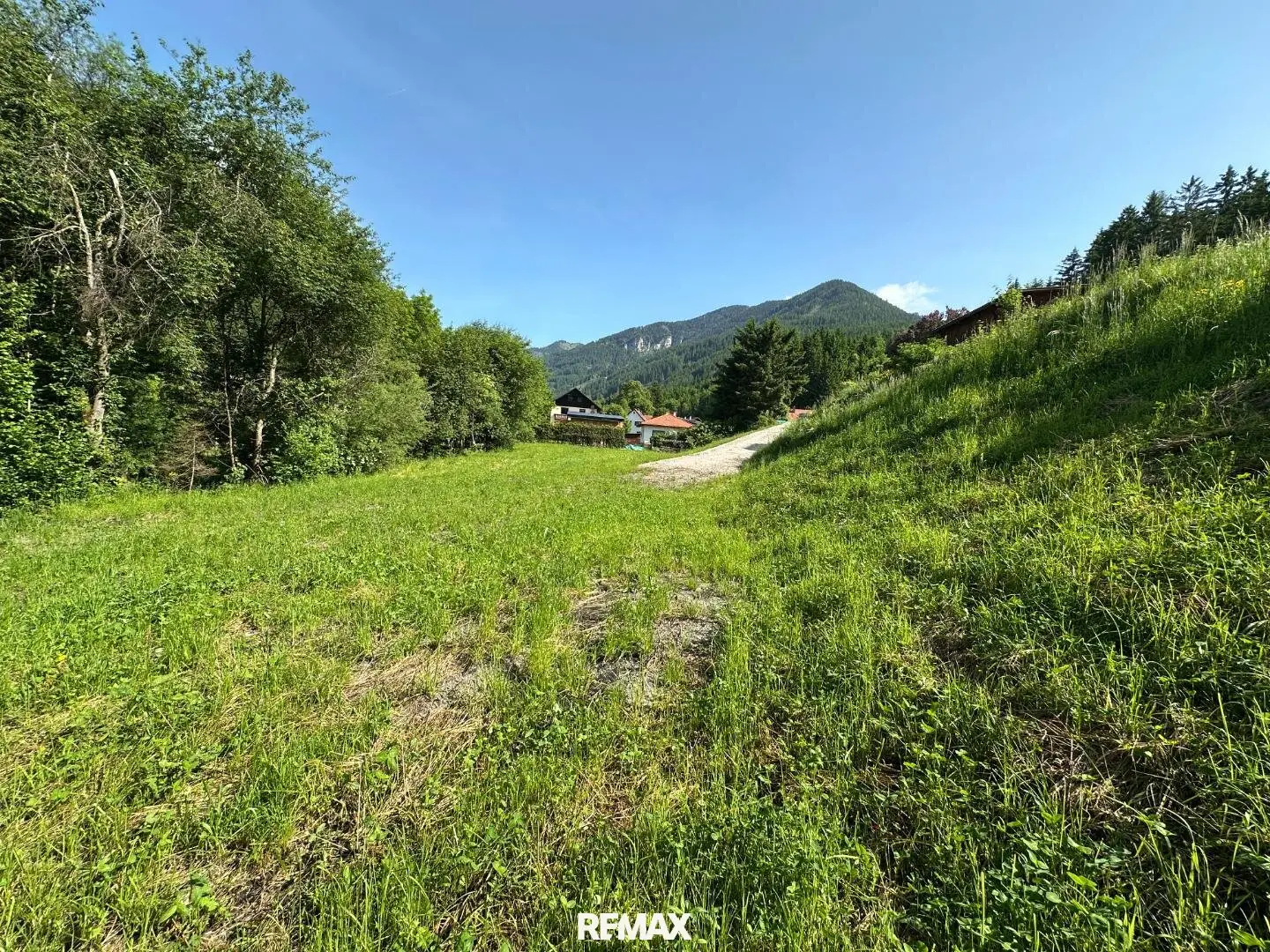 Building plot in idyllic location with a stream (134/5) Your dream house awaits you