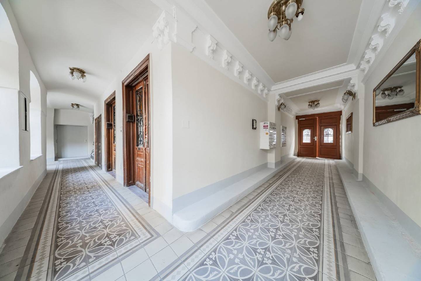 Wohnung im Stilaltbau mit guter Anbindung