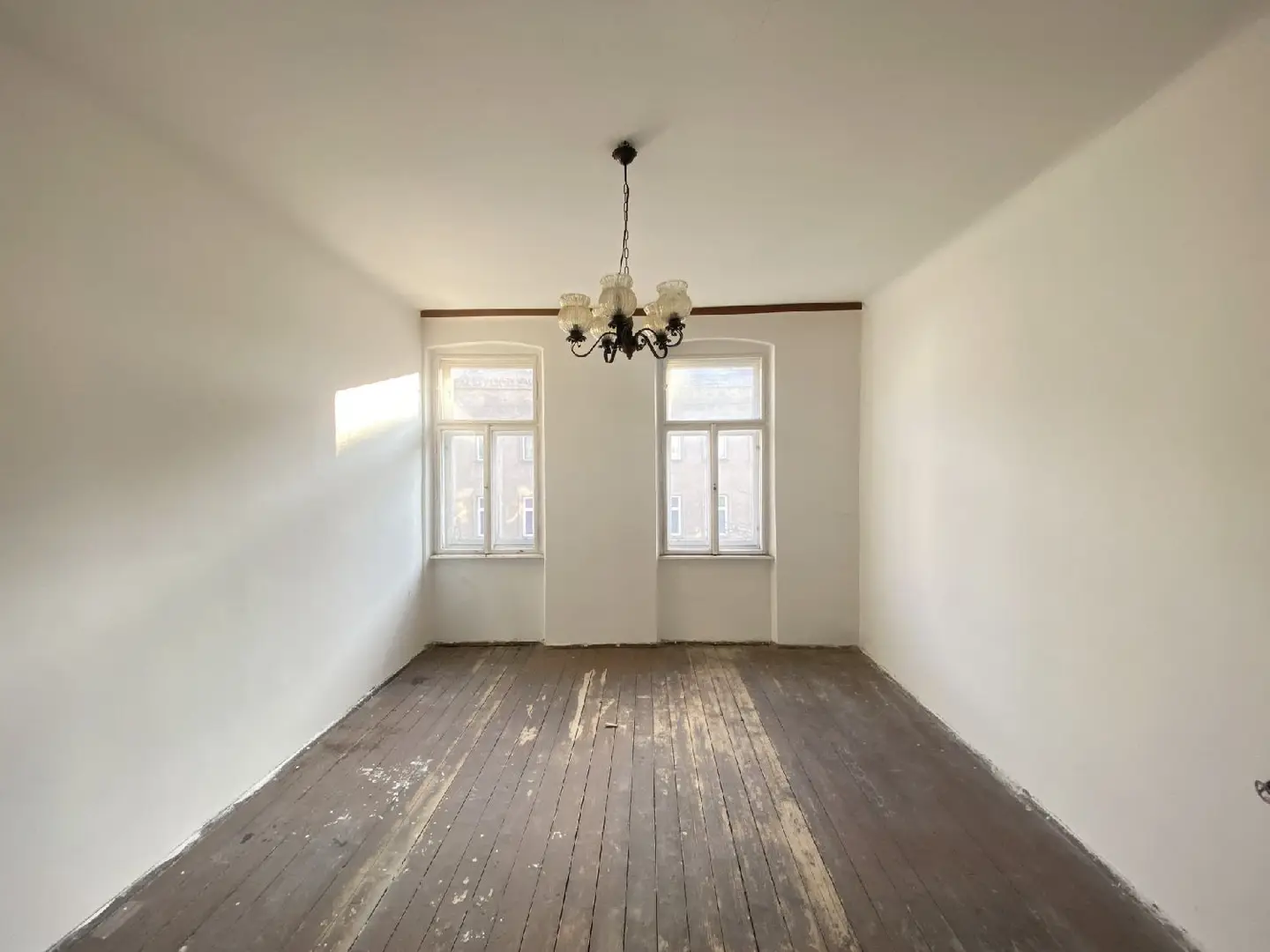 Wohnung im Stilaltbau mit guter Anbindung