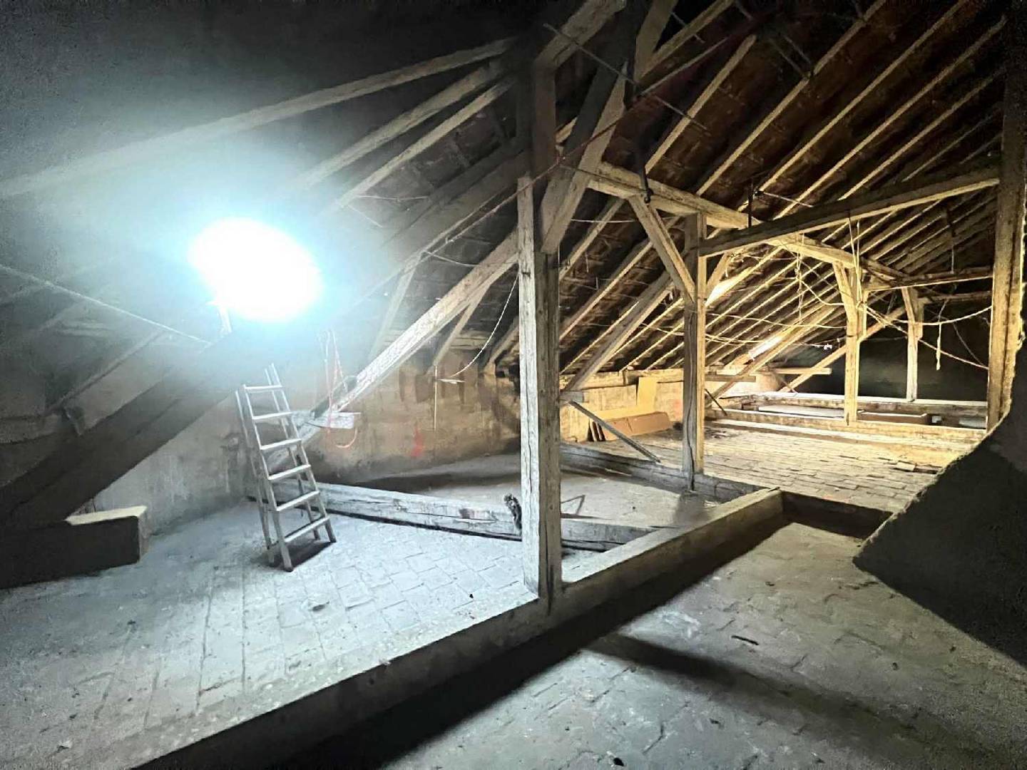 Dachgeschosswohnung Baubewilligter Rohdachboden