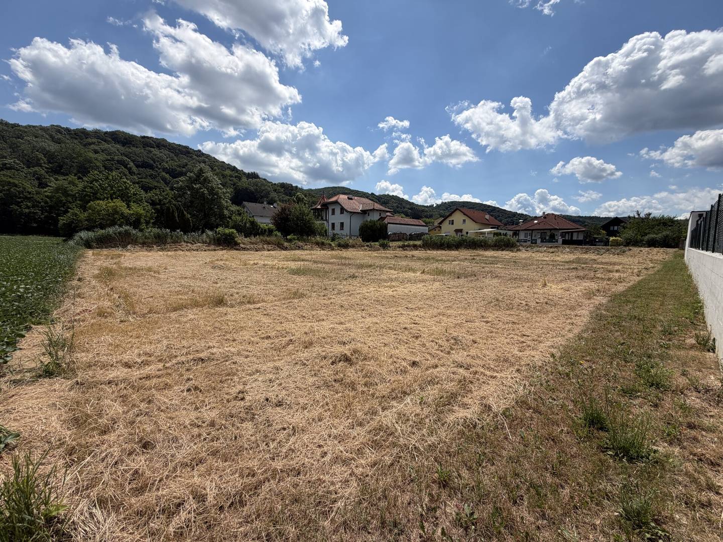Baugrundstück ca. 910m² - Unverbaubarer Blick auf den Grüngürtel - Familienfreundliche Umgebung