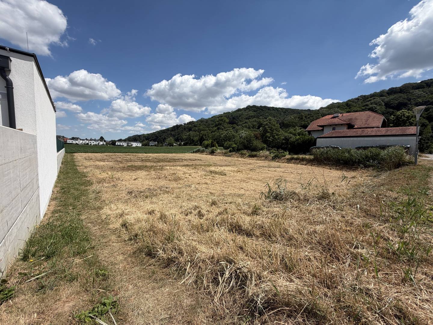 Baugrundstück ca. 910m² - Unverbaubarer Blick auf den Grüngürtel - Familienfreundliche Umgebung