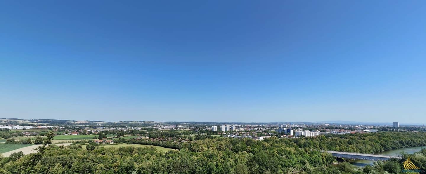 Großzügige Villa in Steinhaus bei Wels mit Pool, Terrassen & 3 Etagen
