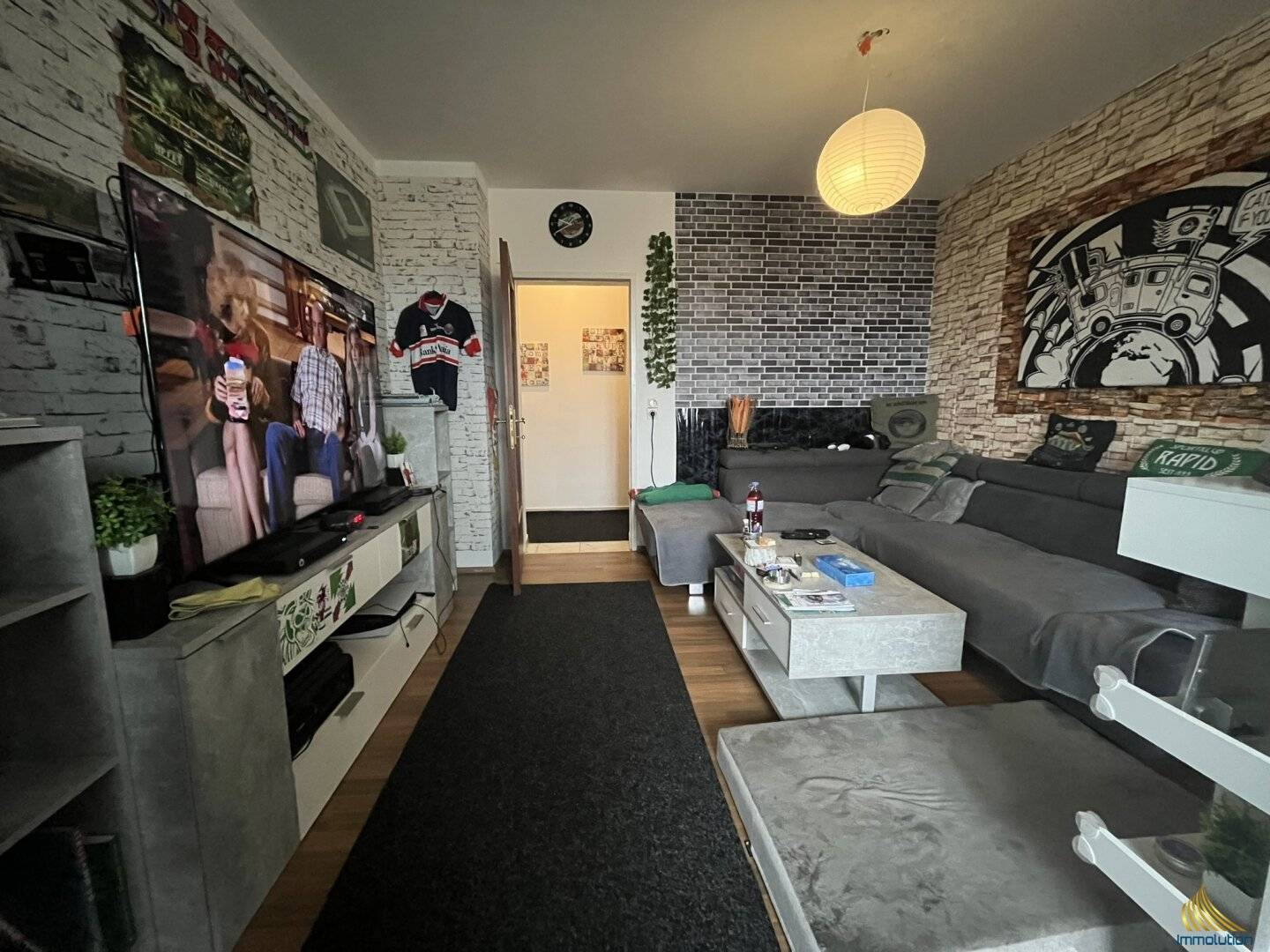 Teilsaniert Wohnung mit Loggia und Stellplatz