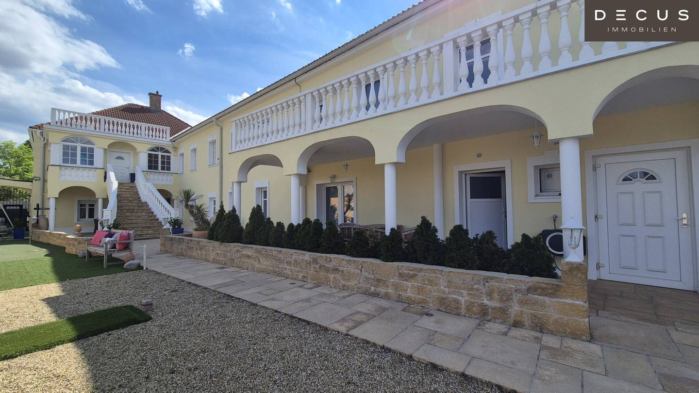 Large single-family house | 1 main residence | 2 secondary apartments | office