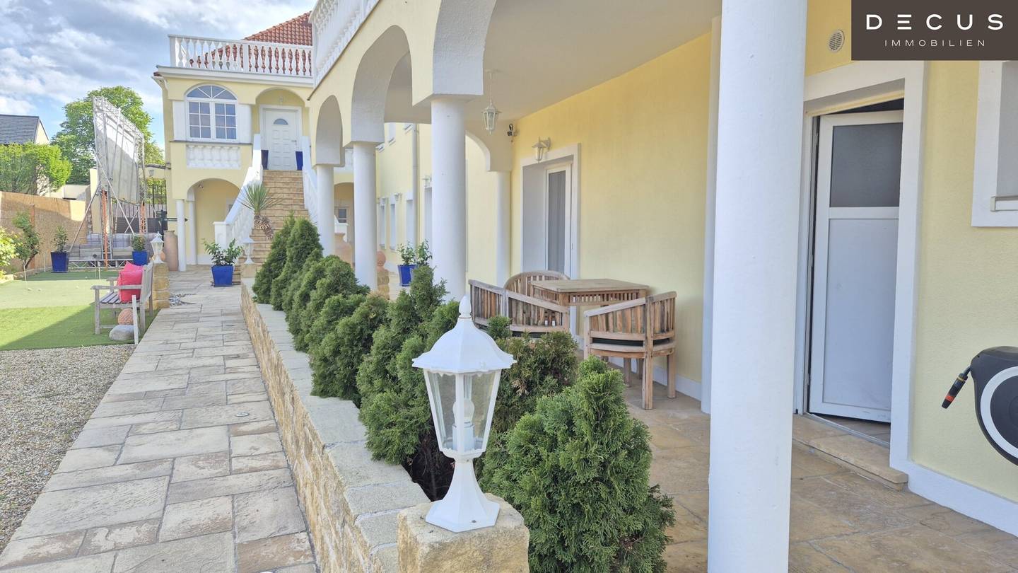 Large single-family house | 1 main residence | 2 secondary apartments | office