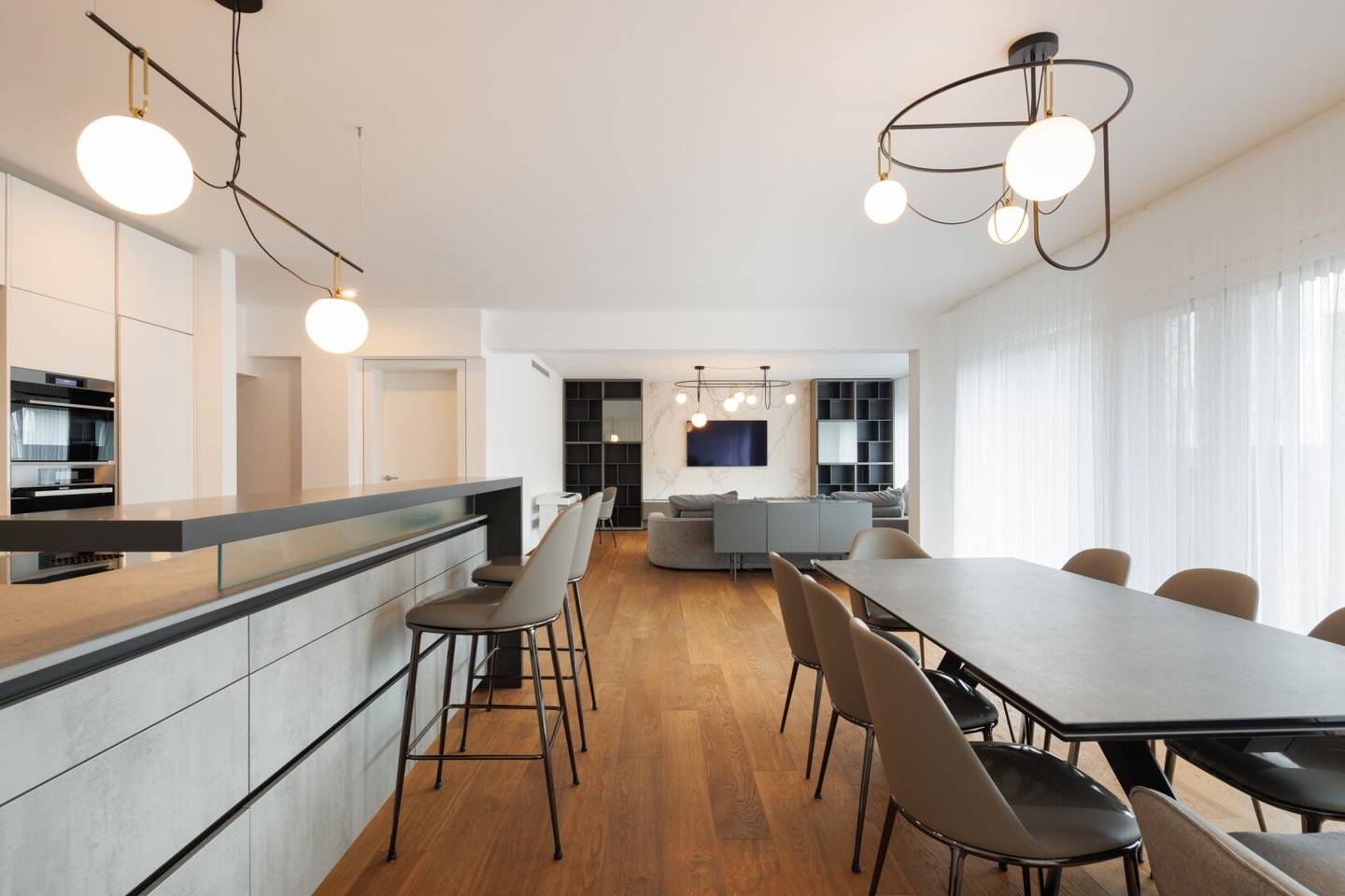 Apartment with private garden and pool in a quiet location