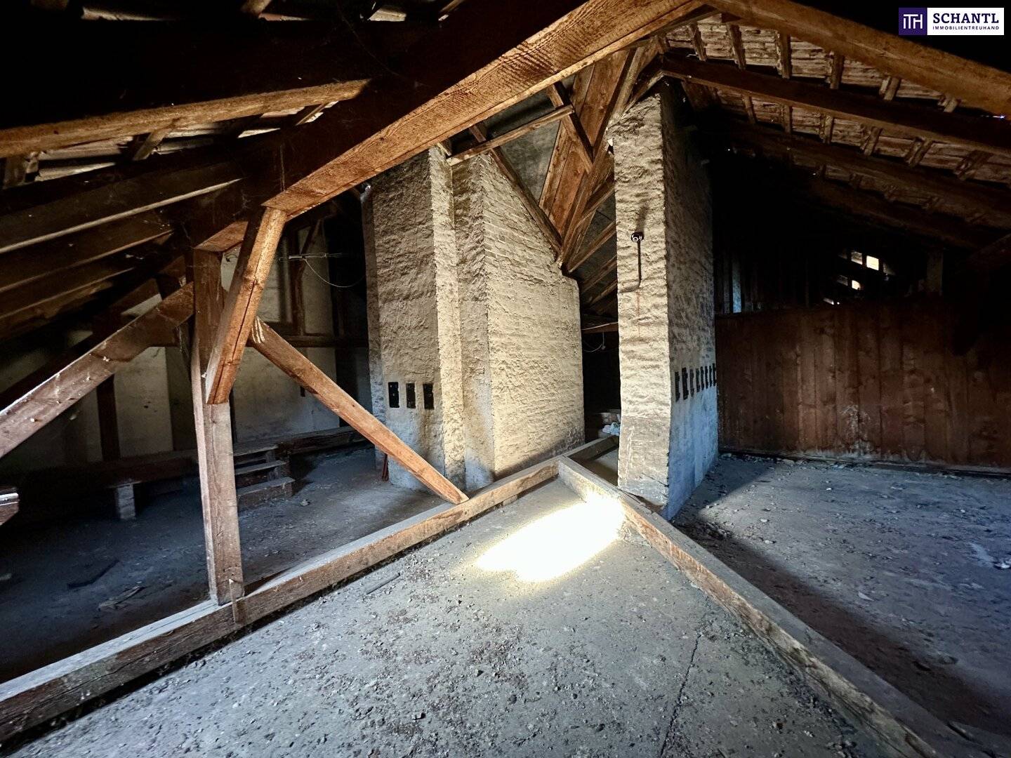 Rohdachboden in Wien 10. Favoriten, mit 104 m² Lagerfläche Top Lage