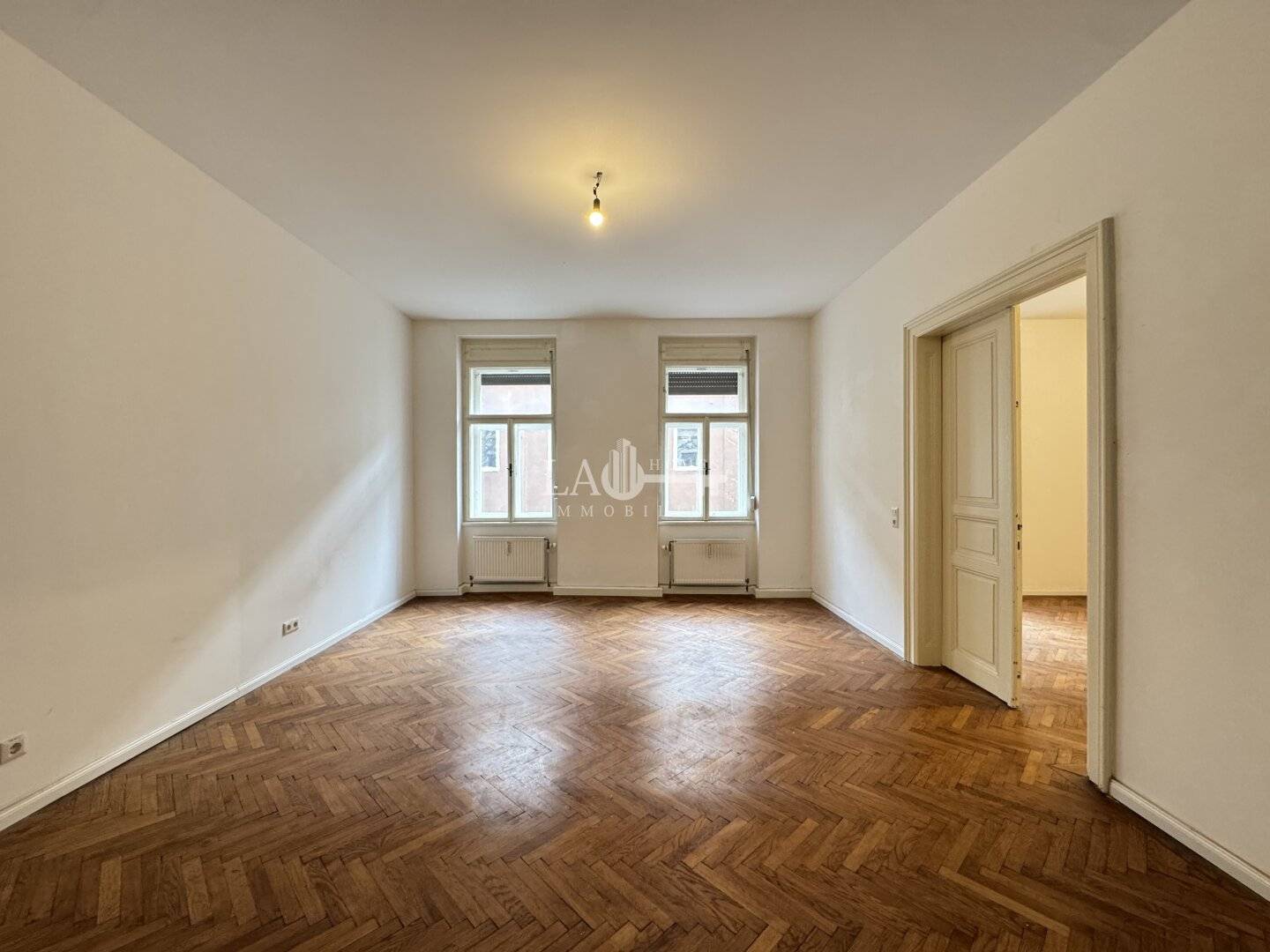Wohnung Altbau Loggia hohe Decken zentral