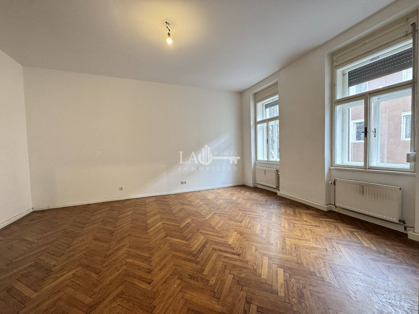 Wohnung Altbau Loggia hohe Decken zentral