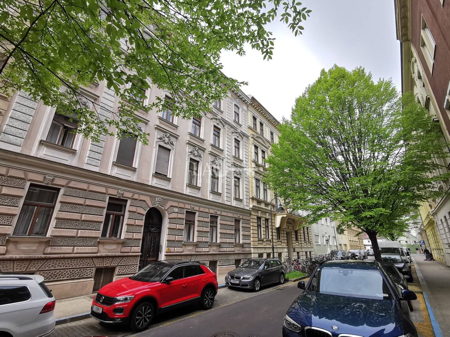 Historic building apartment with loggia and high ceilings