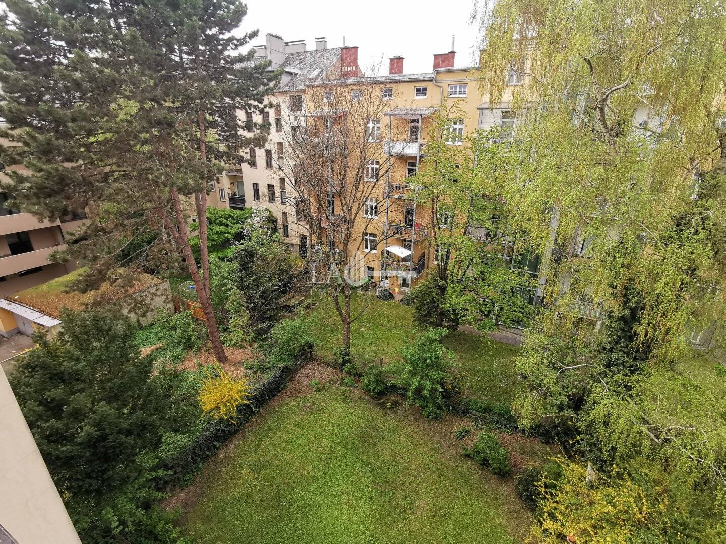 Historic building apartment with loggia and high ceilings
