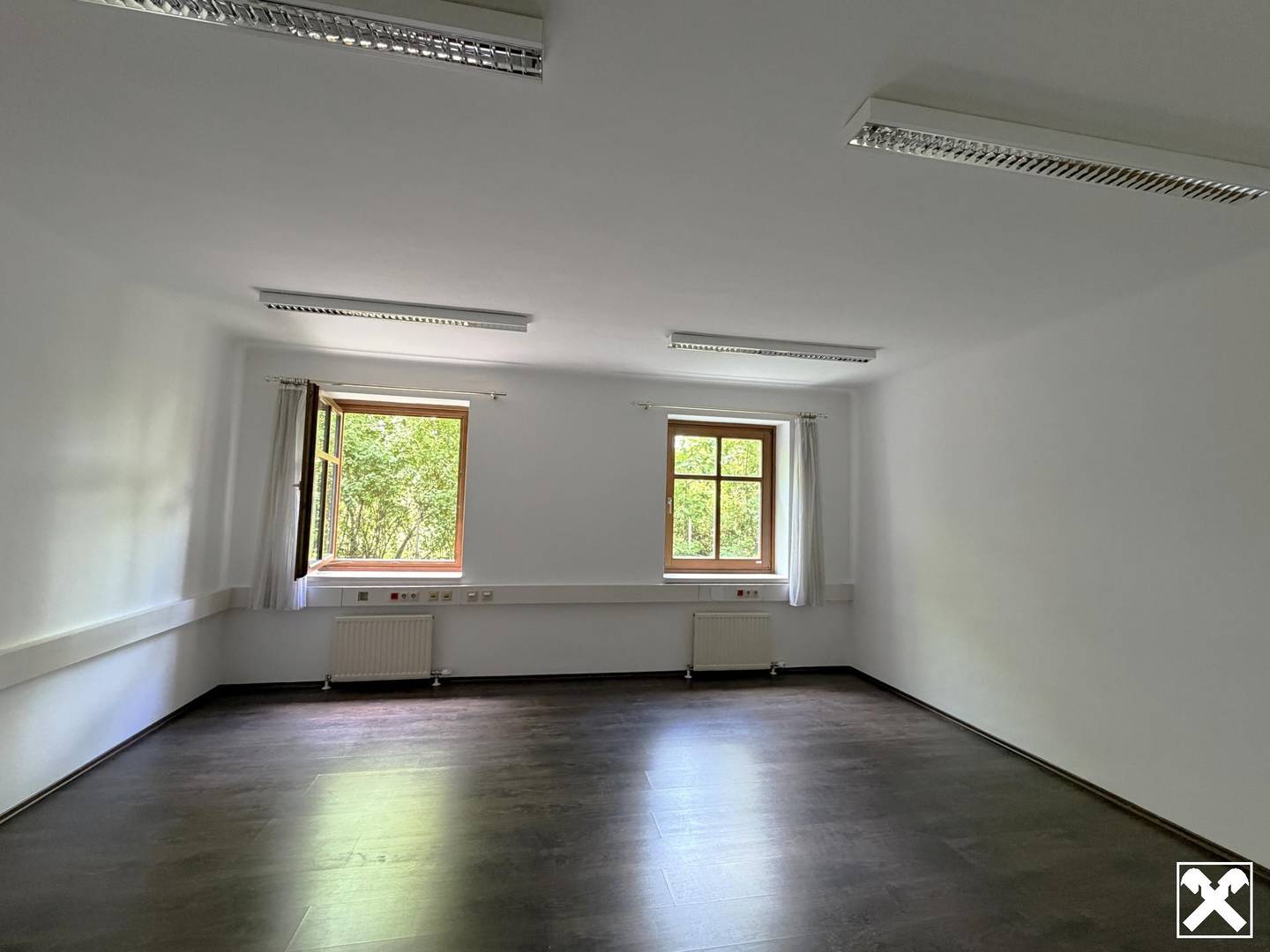 * Perfektes Büro/Praxis für Mitarbeiter:innen und Kund:innen *