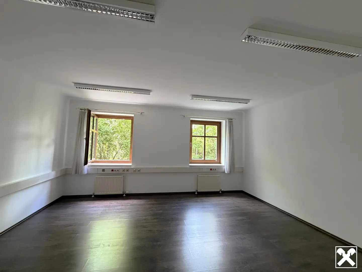 * Perfektes Büro/Praxis für Mitarbeiter:innen und Kund:innen *