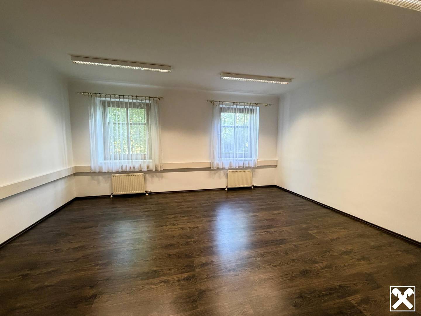 * Perfektes Büro/Praxis für Mitarbeiter:innen und Kund:innen *