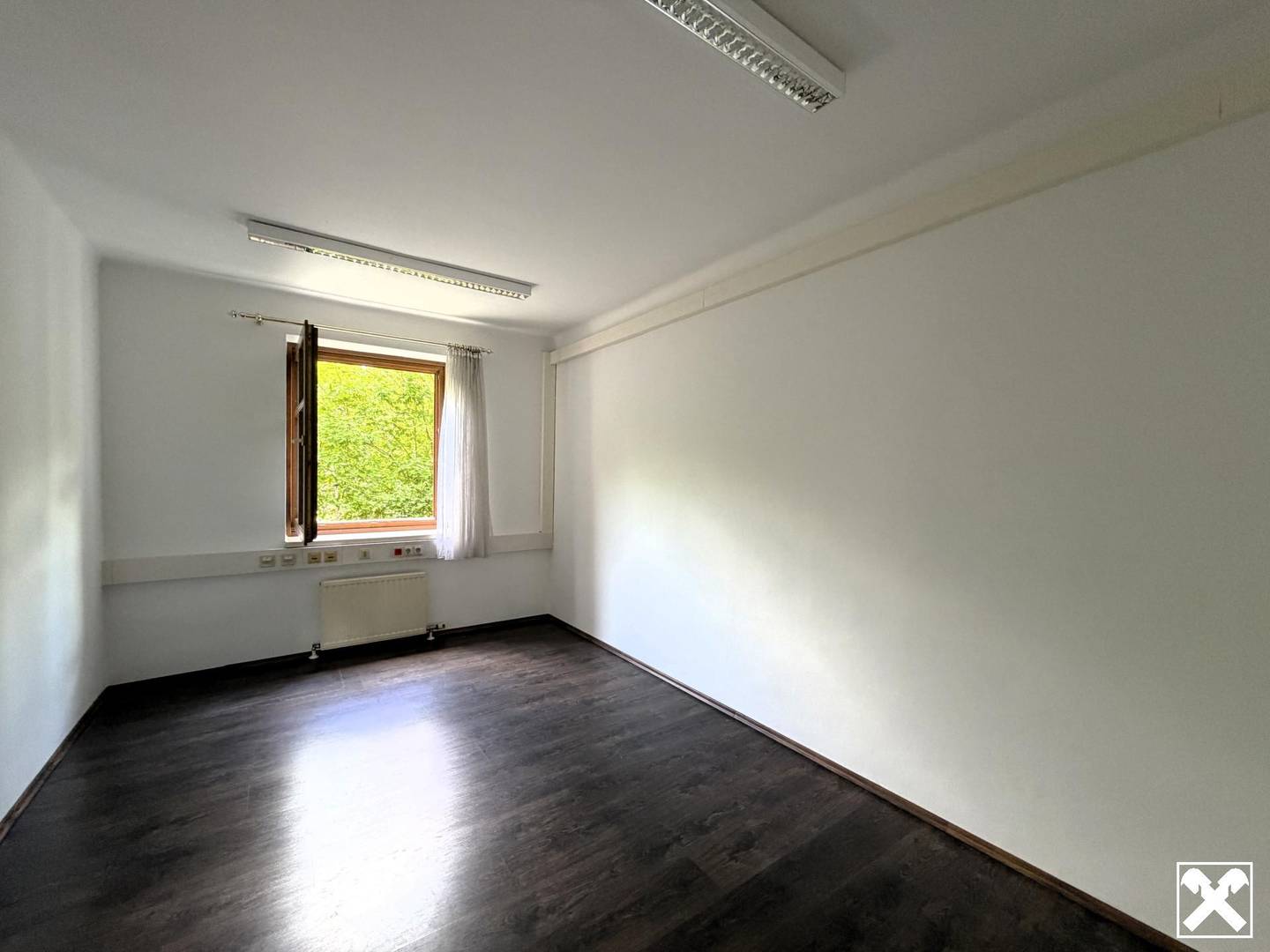 * Perfektes Büro/Praxis für Mitarbeiter:innen und Kund:innen *
