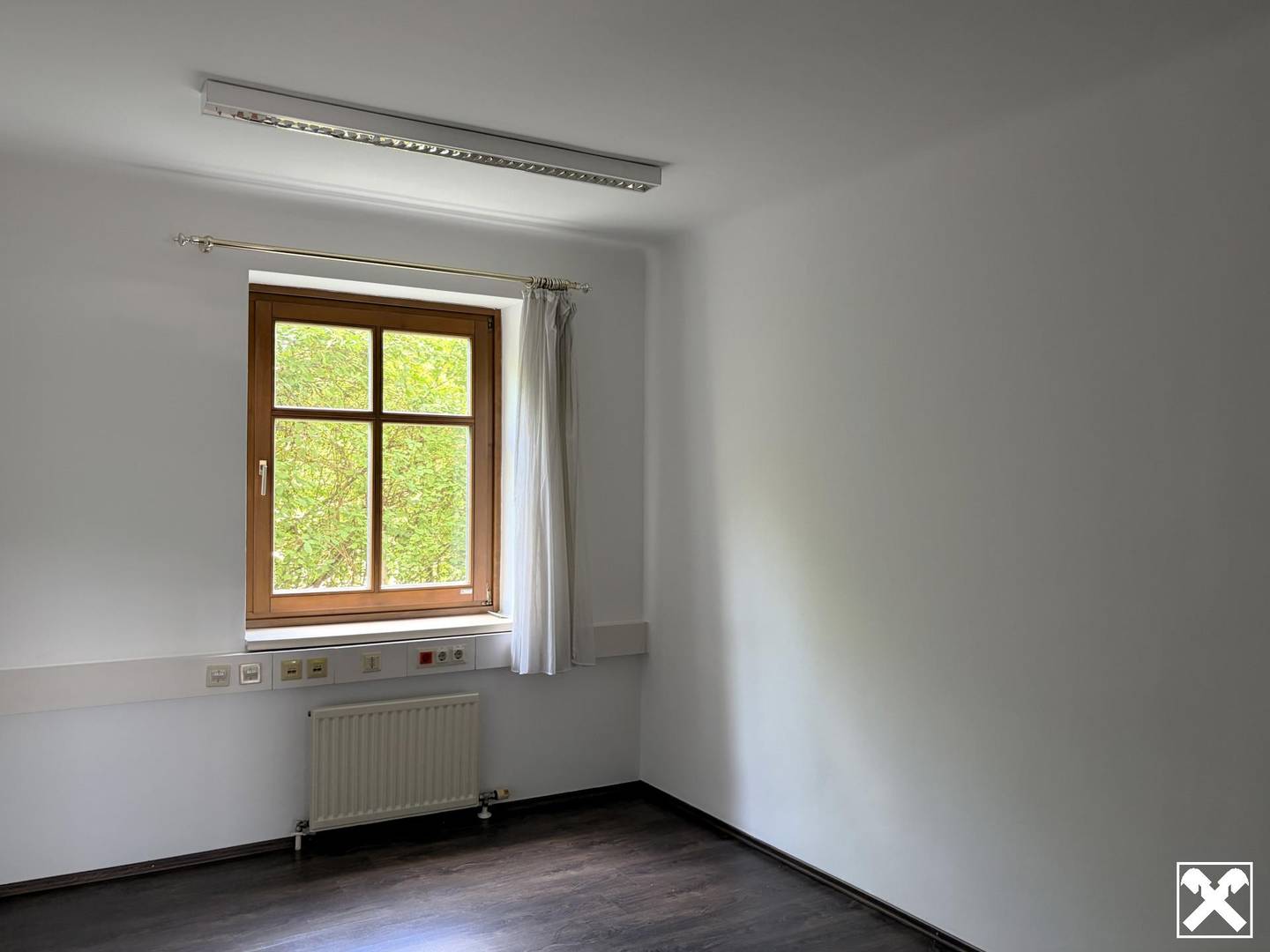 * Perfektes Büro/Praxis für Mitarbeiter:innen und Kund:innen *