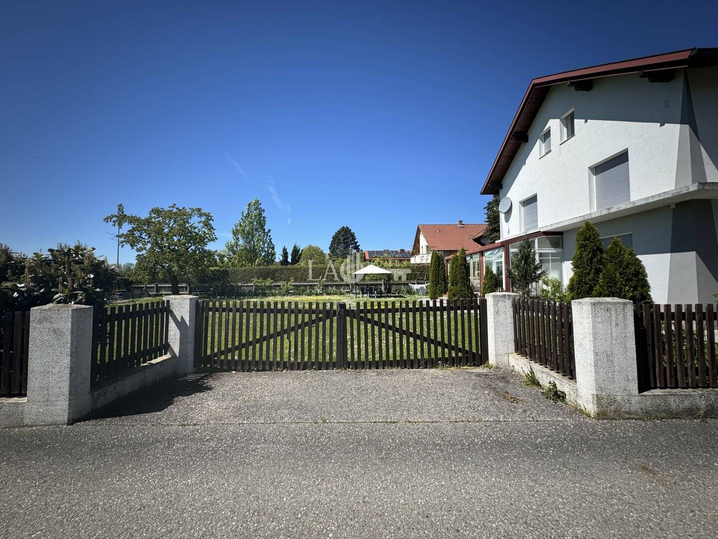 Mehrfamilienhaus in Kirchberg-Thening mit Garten & 3 Wohneinheiten