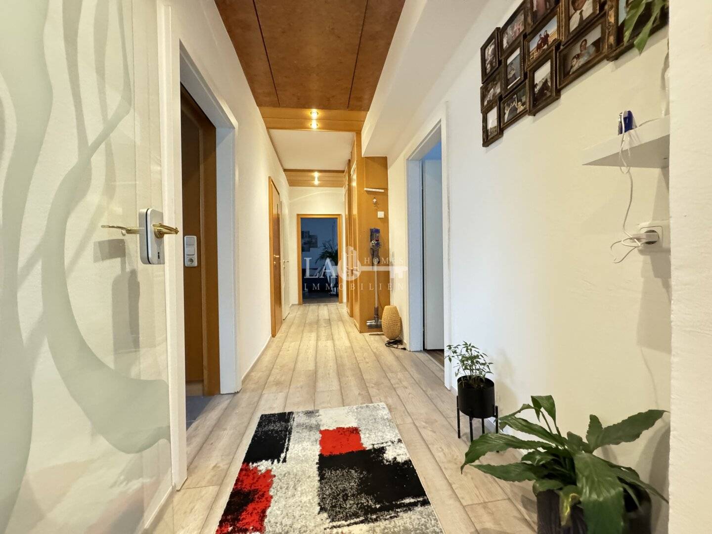 Apartment with garden and balcony in the center