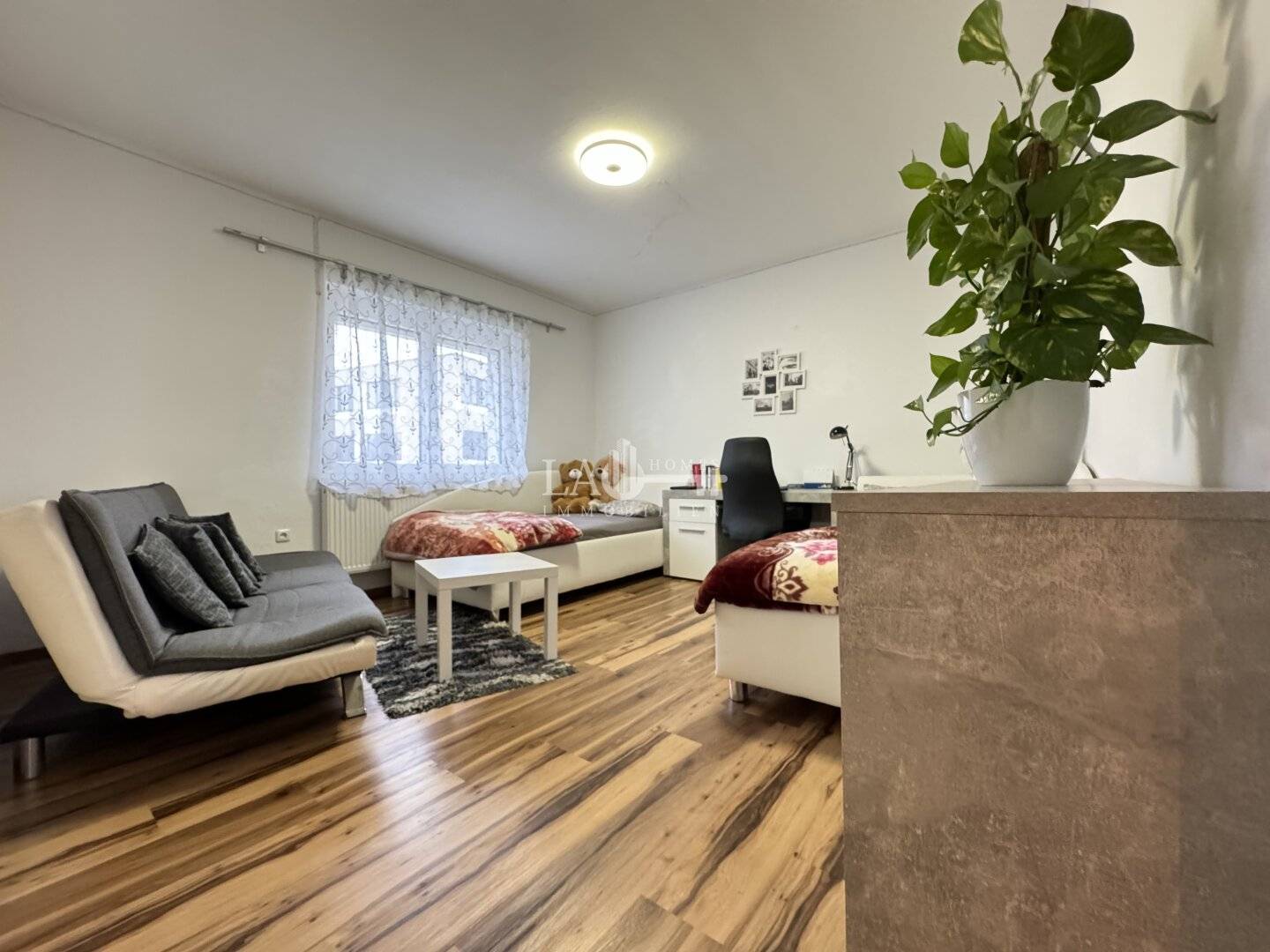 Apartment with garden and balcony in the center